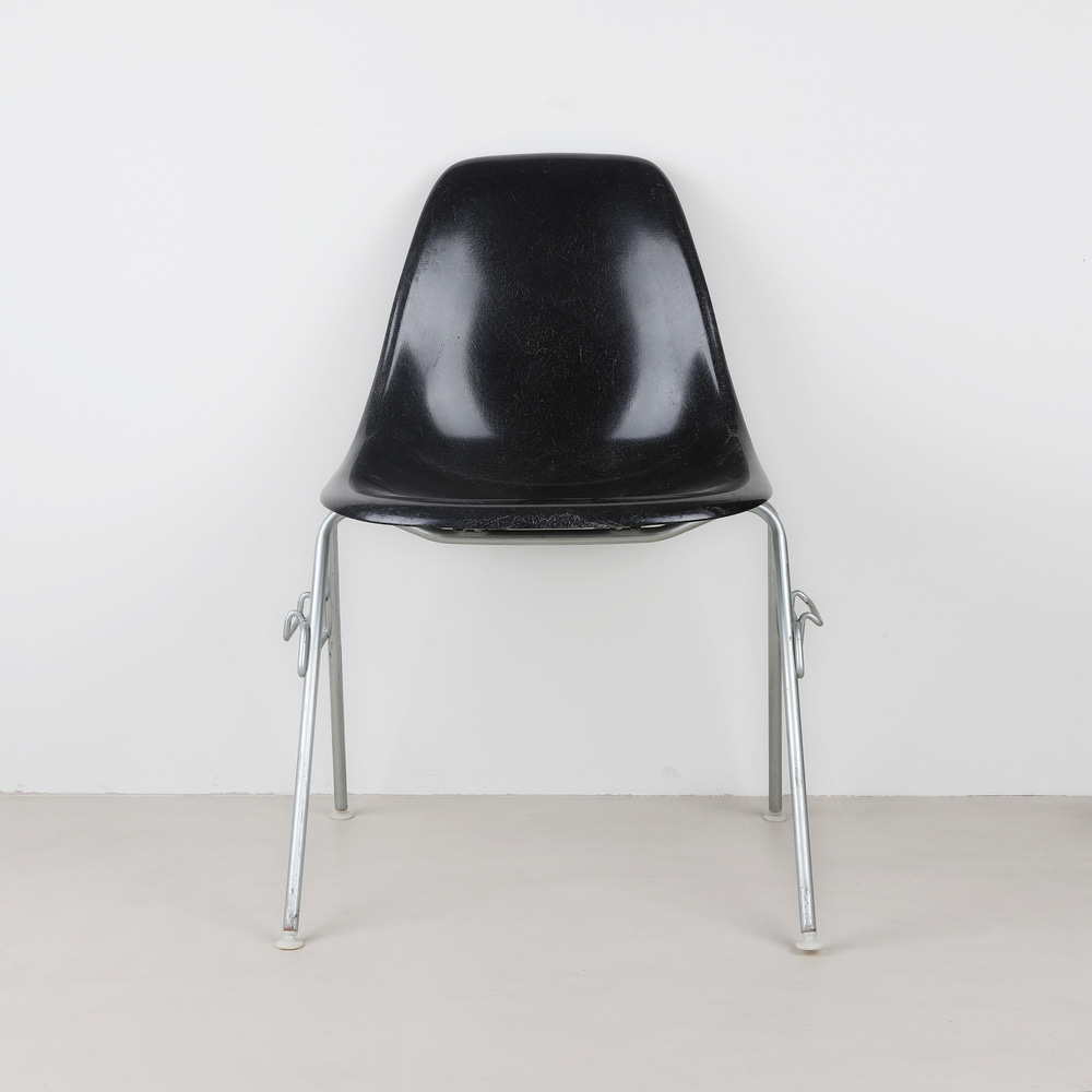 [임스체어] Eames Fiberglass Side Chair(DSS) - Black