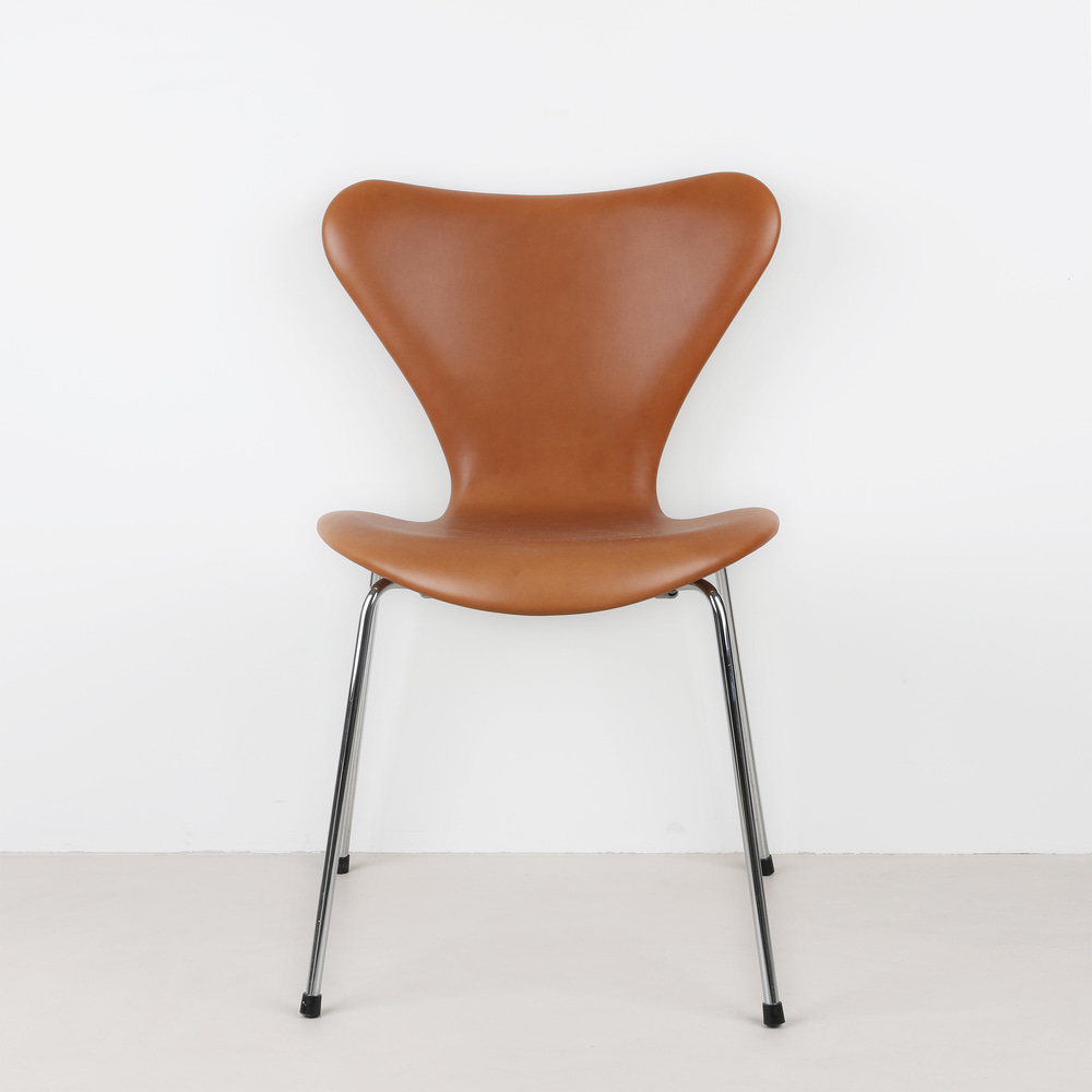[세븐체어] Arne Jacobsen 7 Chair(AJ 3107) - Walnut Leather